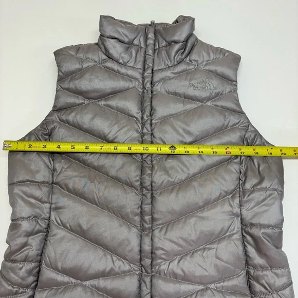 The North Face 550 Fill Down Puffer Vest Women's M Gray Metallic READ - Picture 12 of 14